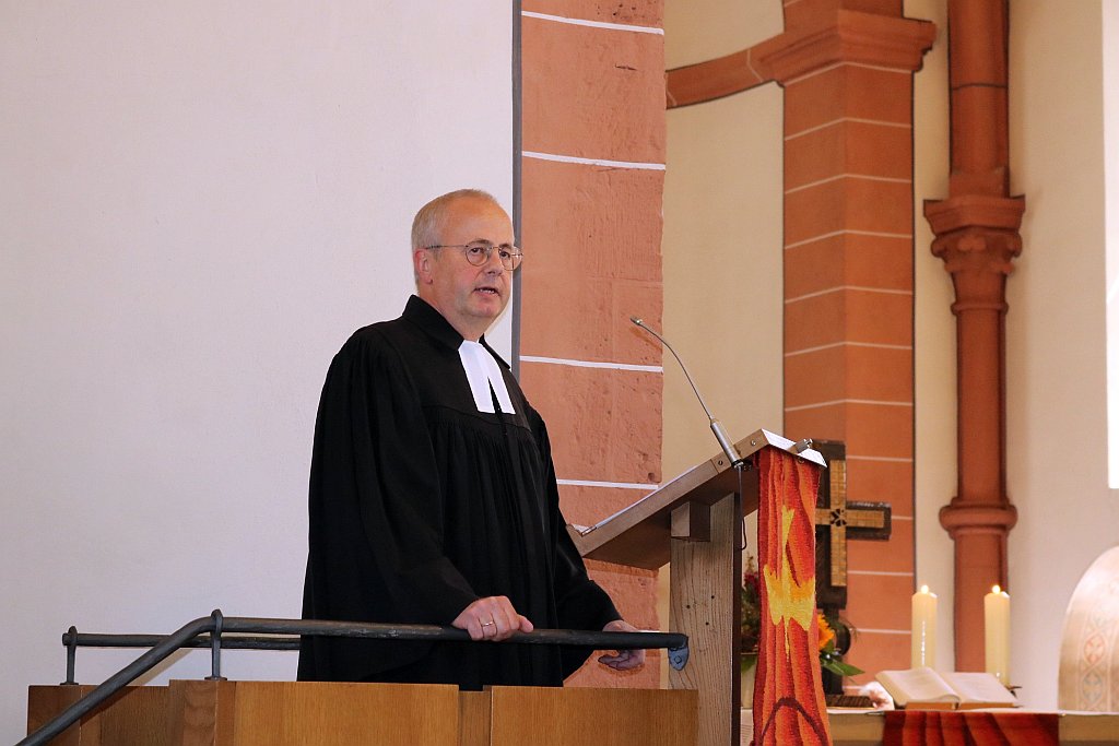 Über große Herausforderungen sprach Pfarrer Siegfried Schmidt in seiner Abschiedspredigt