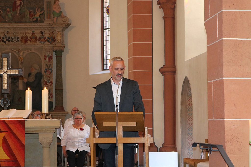 Matthias Pflanz sprach für die Kirchenvorstände