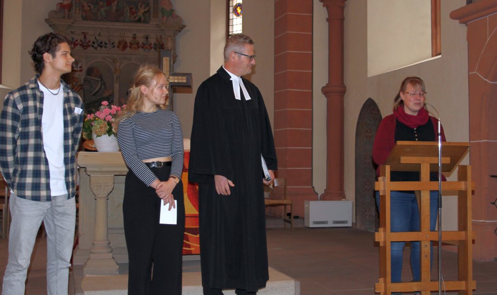 Simon Dietz, Lotta Gohlke, Pfarrer Gerrit Boomgaarden, Jugendreferentin Vivien Driessen